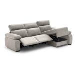 sofá chaiselongue rem asientos motorizados , con arcón en chaiselongue. Vista lateral con asientos y chaiselongue abierto